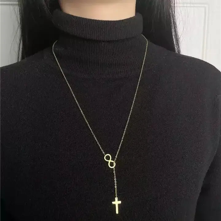 Collier Chrétien Croix et Infini Inoxydable porté