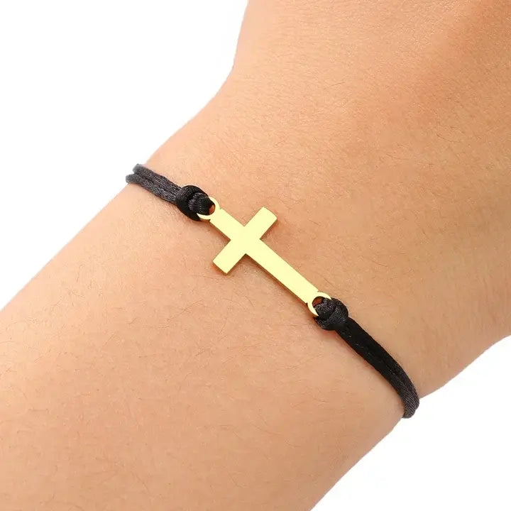 Bracelet Croix Chrétienne Pleine Tissu Noir porté