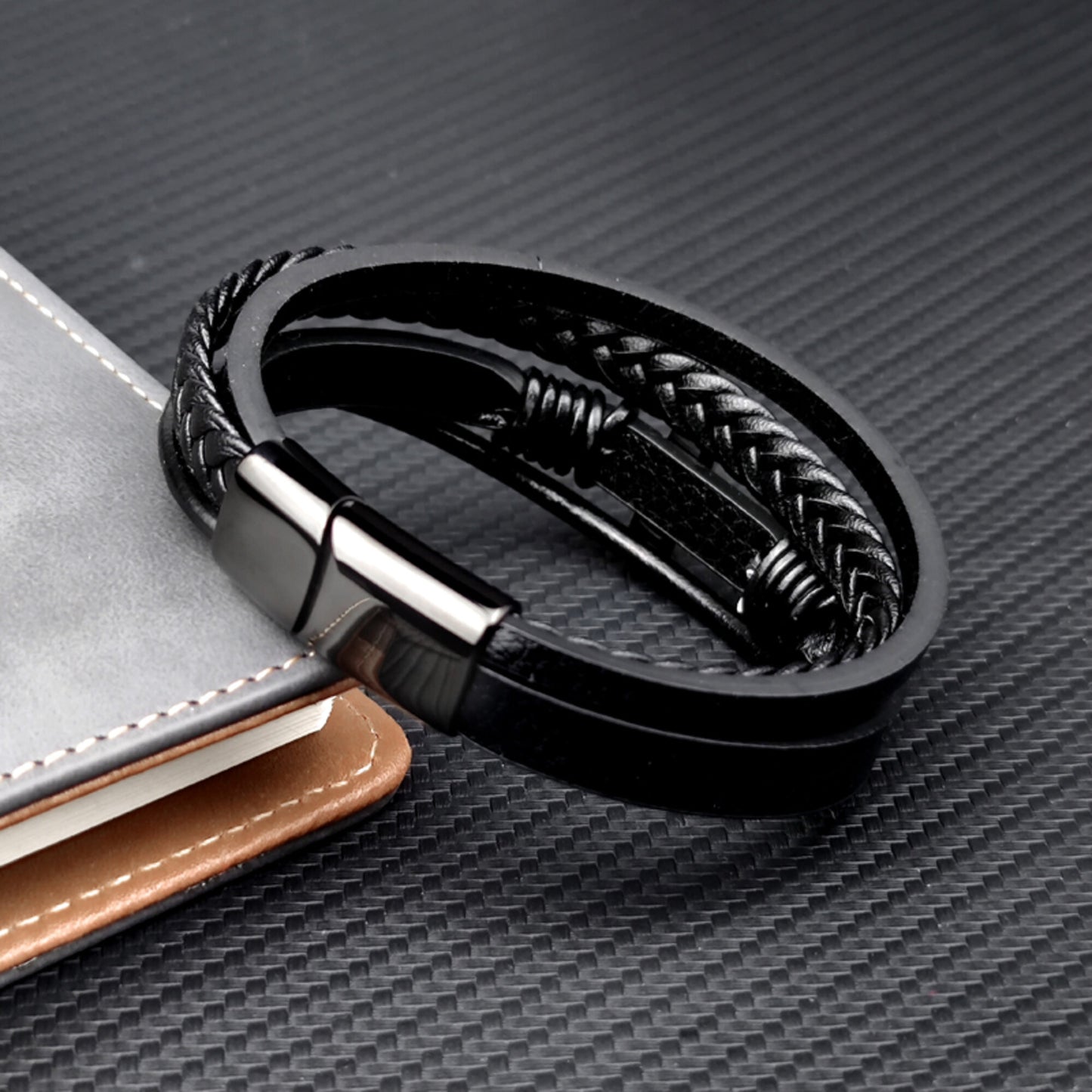 Bracelet Croix en Cuir Noir pour Homme fermoir fermé
