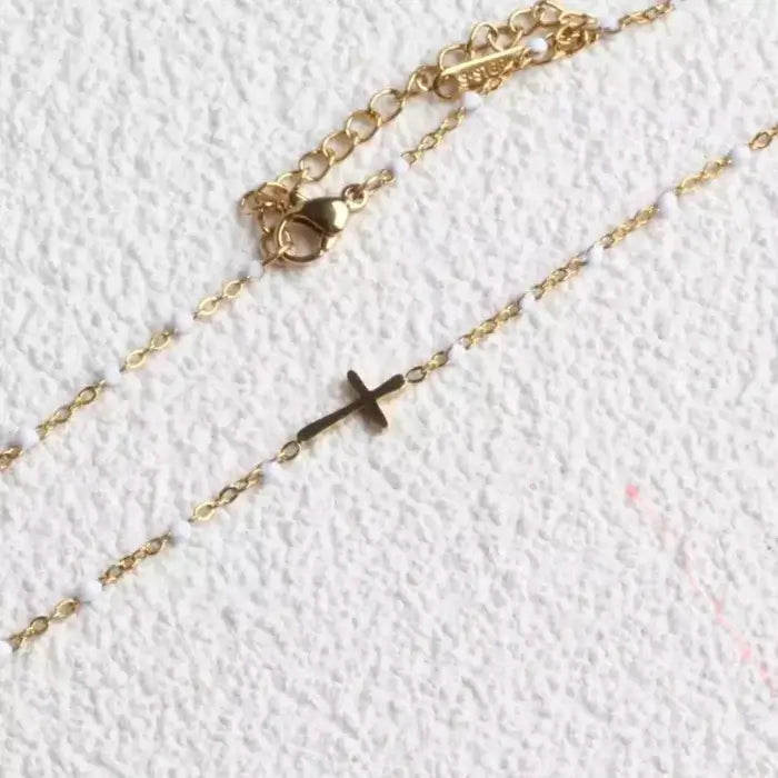 Collier croix perles blanches