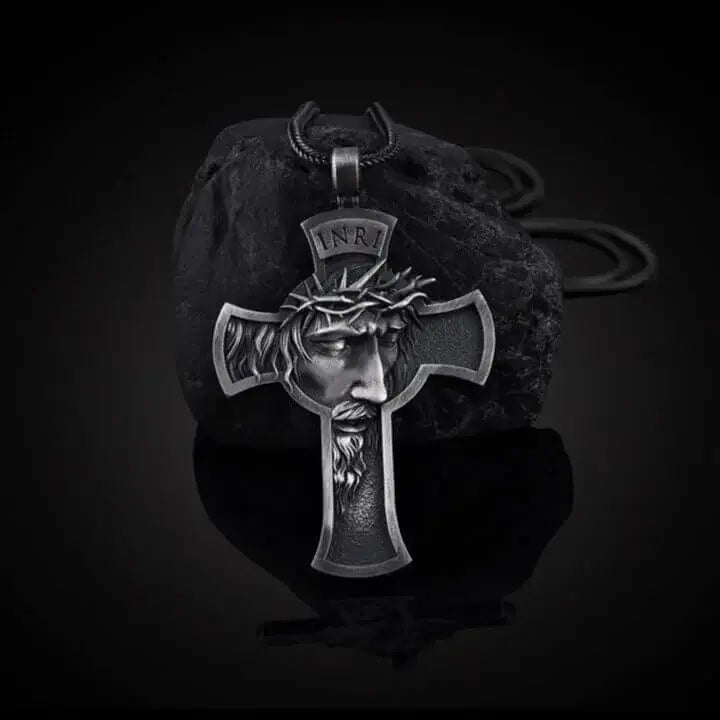 Collier visage Jésus Christ sur la Croix argent sur pierre