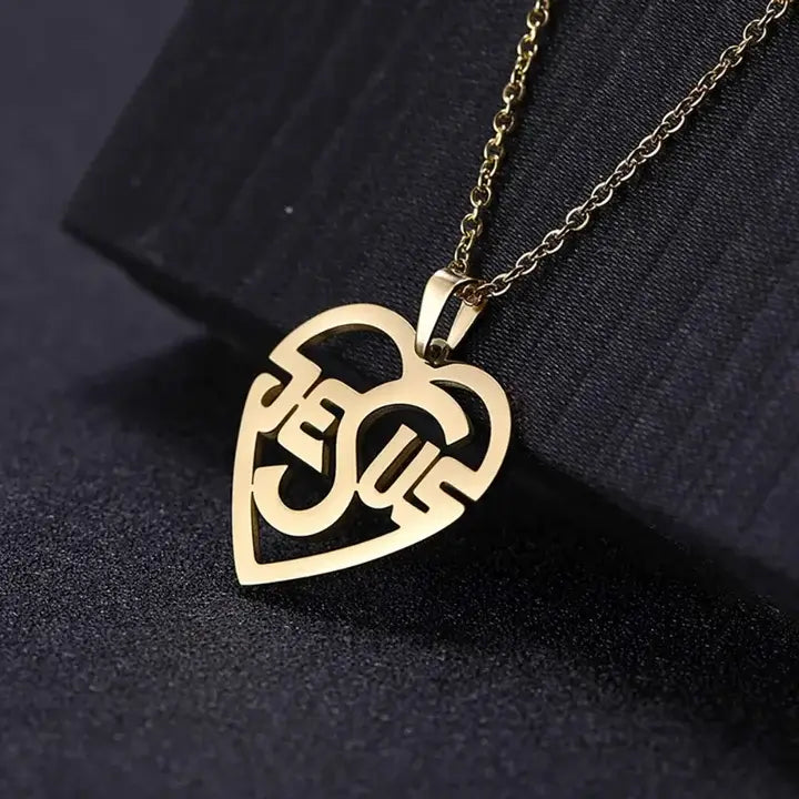 Collier Pendentif Écriture Jésus dans un Coeur or