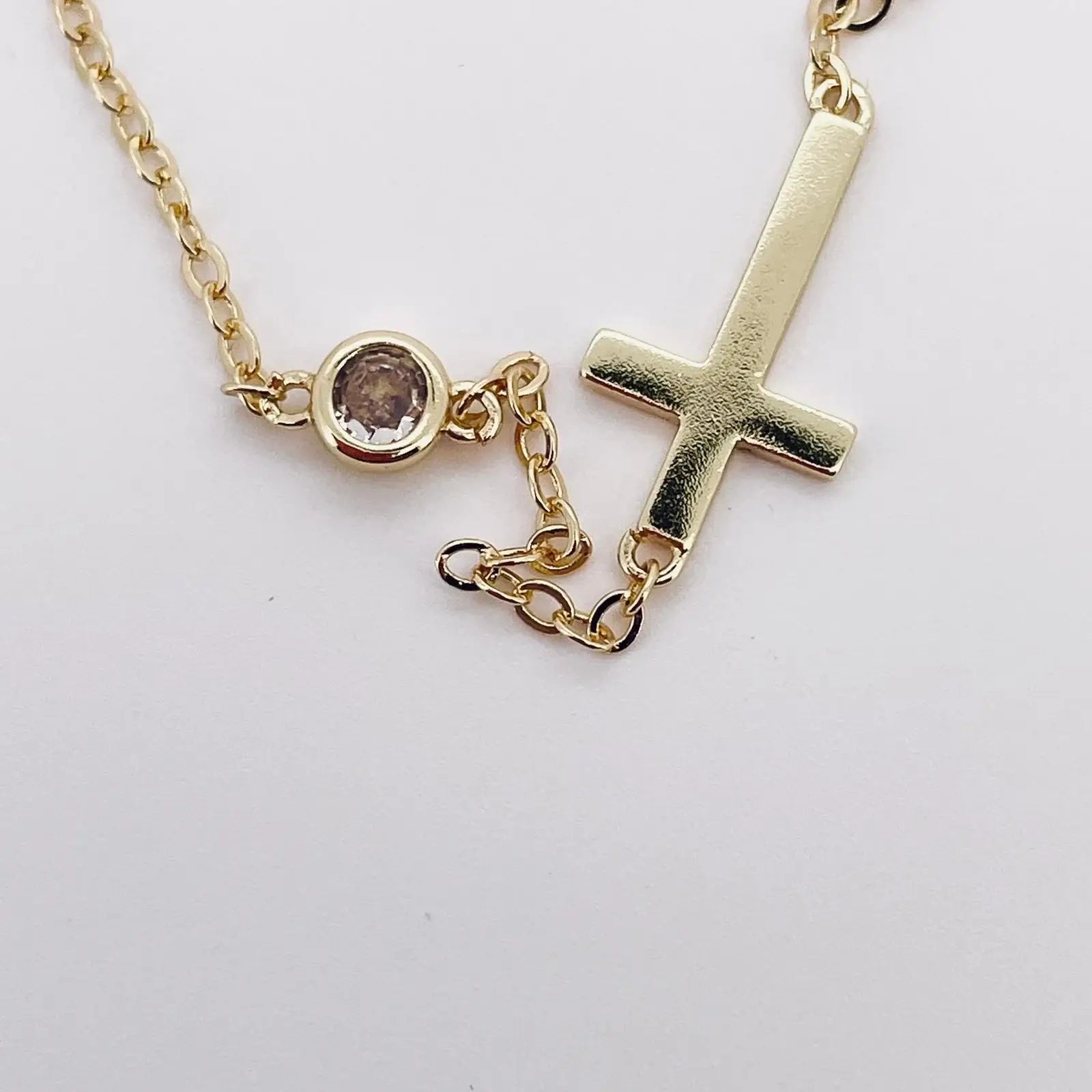 Bracelet Chrétien Croix Latérale et Pierres de Zircon croix et perles