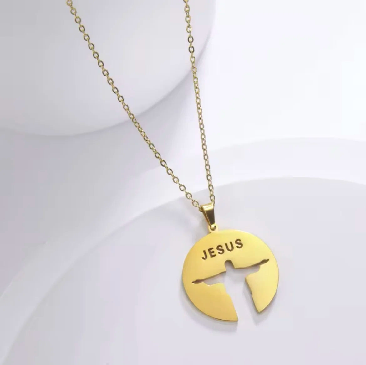 Collier Christ Rédempteur Inscription Jésus or