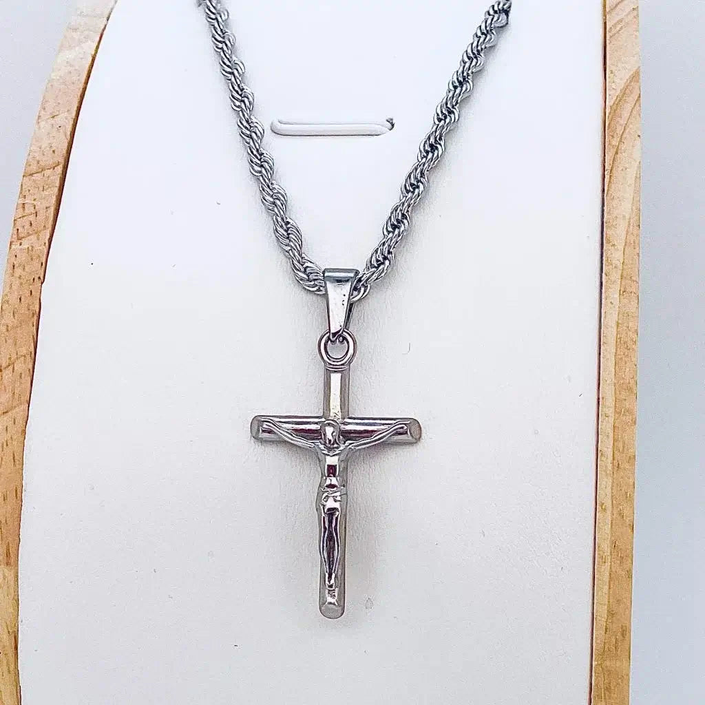Collier croix chrétienne portant Jésus Christ argent chaine épaisse