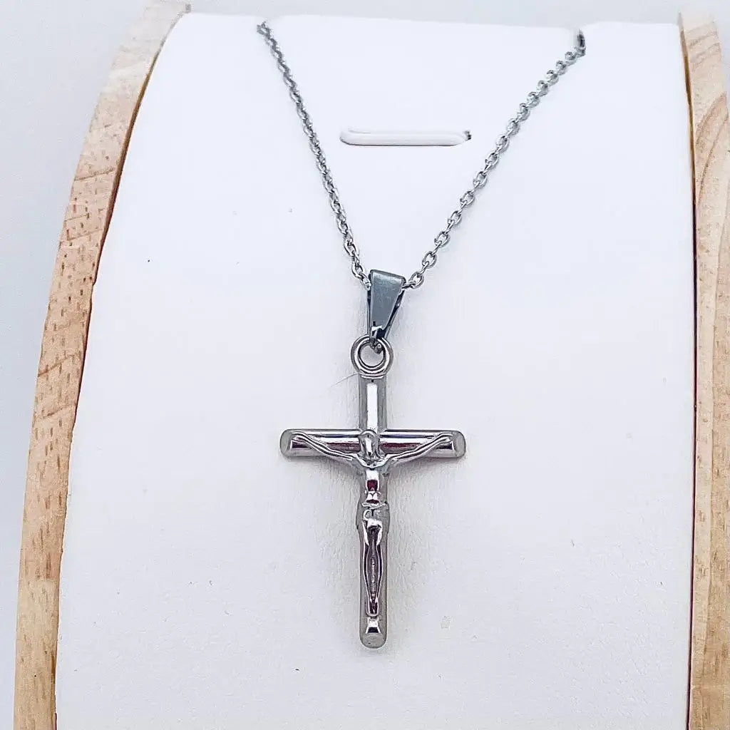 Collier croix chrétienne portant Jésus Christ argent chaine fine