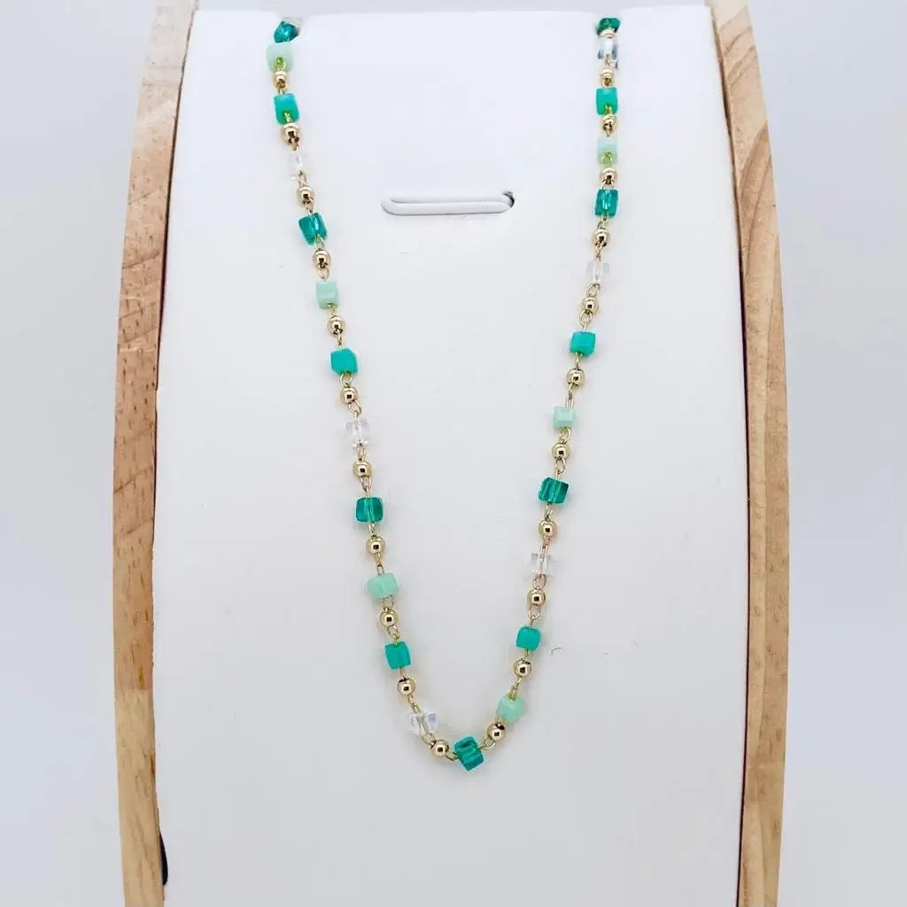 Collier de mode avec perles de couleurs or support