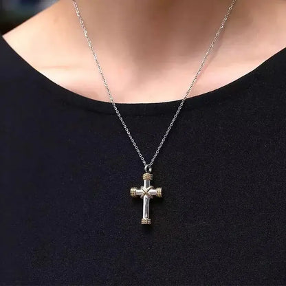 Collier Pendentif Croix Style Cordelette porté