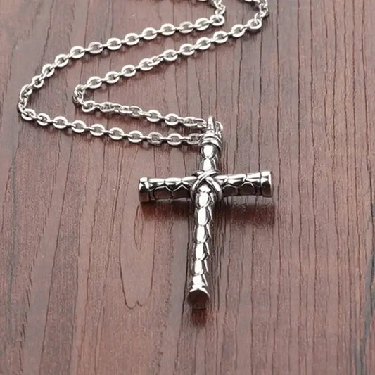 Collier chrétien croix gravée