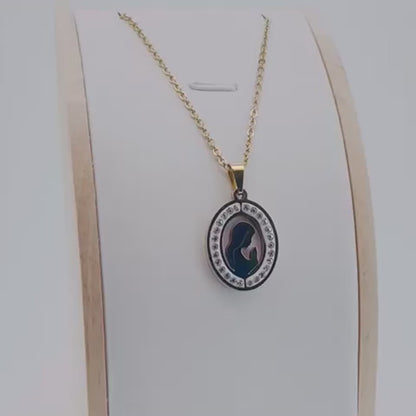 Collier Pendentif Vierge en Prière avec Zircon video