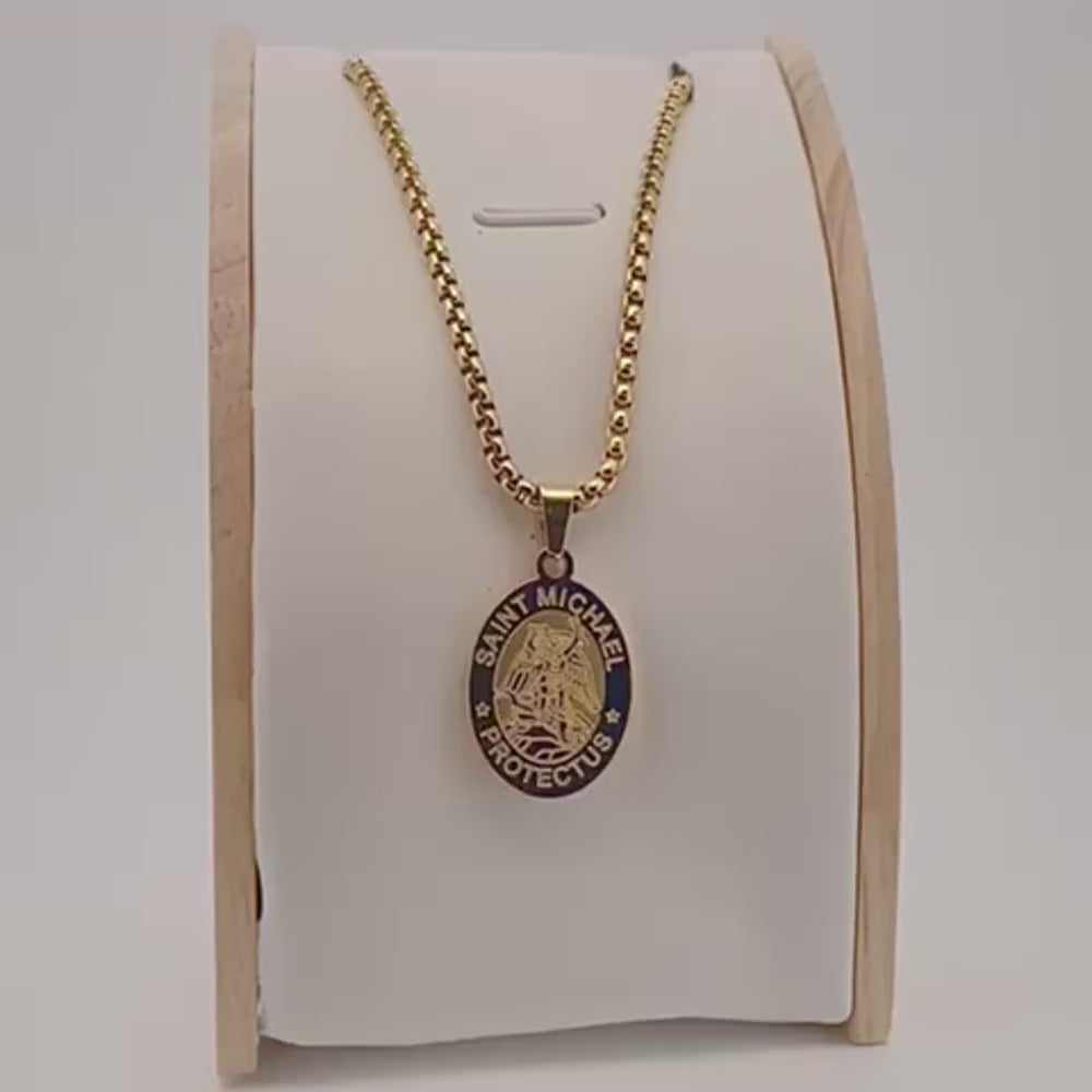 Collier médaille Saint Michel inoxydable video