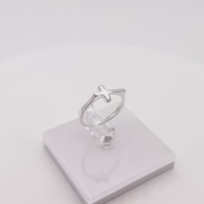 Bague Croix Chrétienne Minimaliste en Argent video