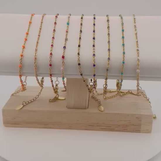 Bracelet Gigi Clozeau doré avec perles de couleurs video