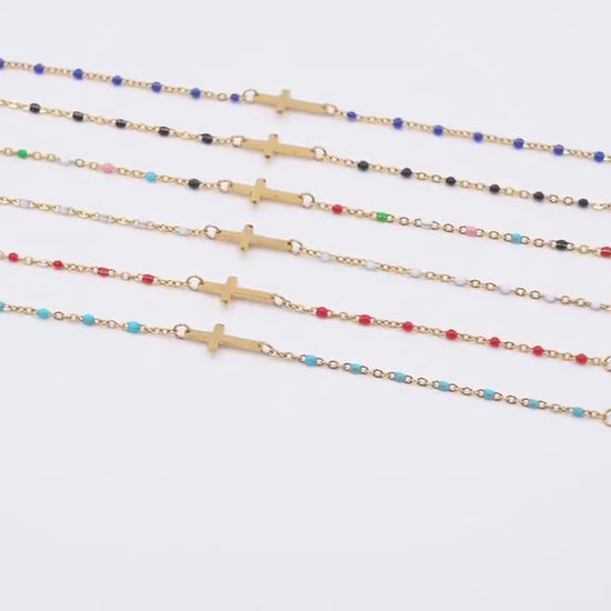 Bracelet croix Gigi Clozeau avec perles colorées video