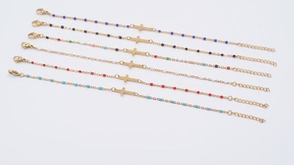 Bracelet croix Gigi Clozeau avec perles colorées video