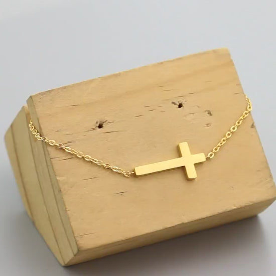 Bracelet croix chrétienne en acier inoxydable video
