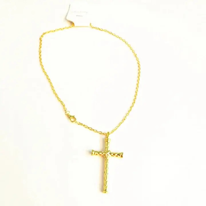 Collier chrétien avec pendentif croix gravée or avec sa chaine