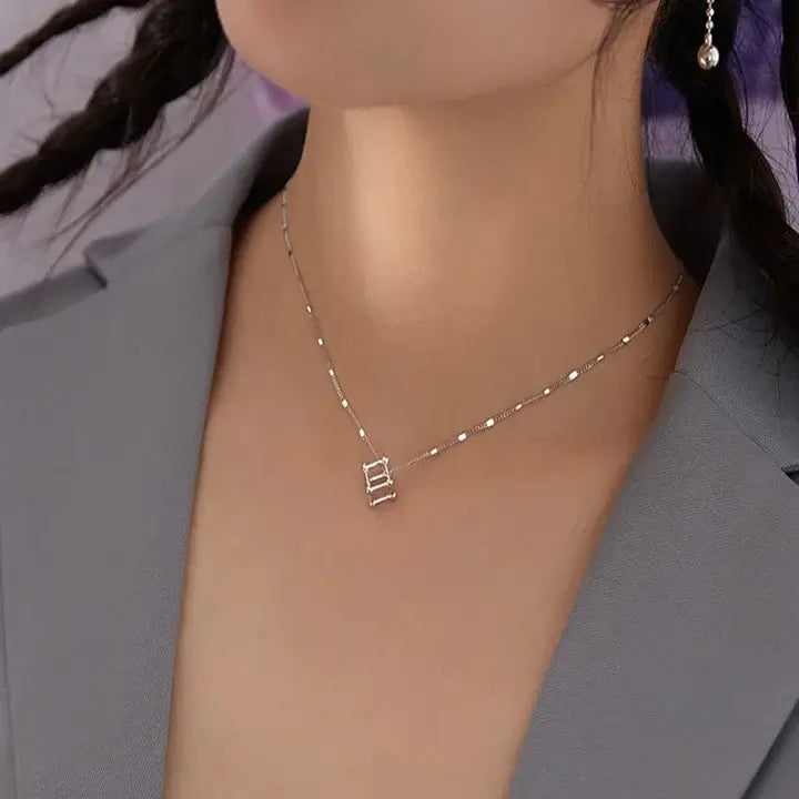 Pendentif géométrique avec collier design en Argent porté